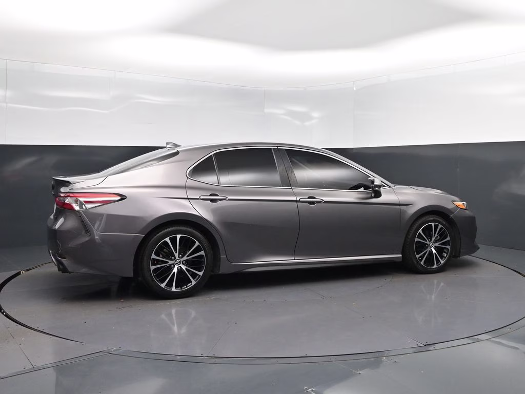 2020 Predawn Gray Mica Toyota Camry SE FWD Sedan