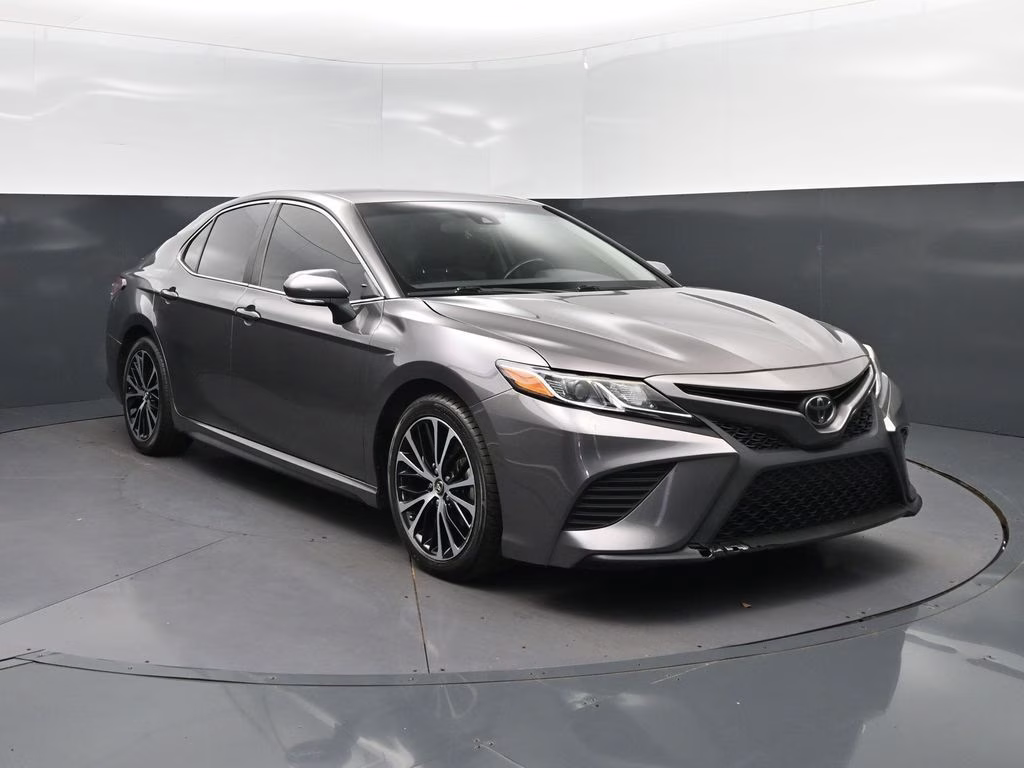 2020 Predawn Gray Mica Toyota Camry SE FWD Sedan