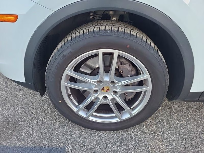 2022 Carrara White Porsche Cayenne Base AWD SUV
