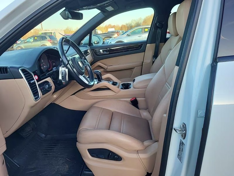 2022 Carrara White Porsche Cayenne Base AWD SUV