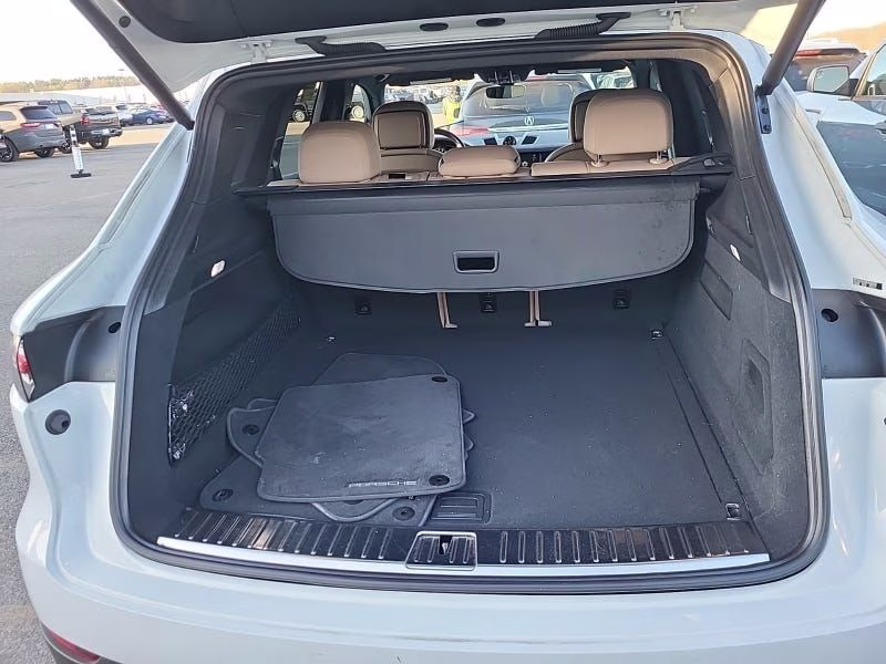 2022 Carrara White Porsche Cayenne Base AWD SUV
