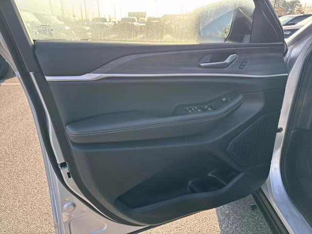 2025 Silver Zynith Jeep Grand Cherokee L Limited RWD SUV