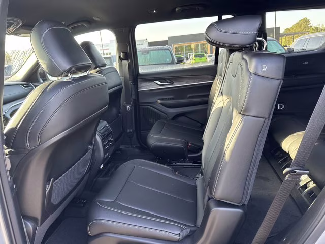 2025 Silver Zynith Jeep Grand Cherokee L Limited RWD SUV