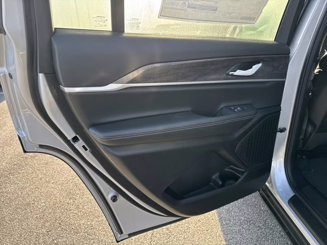 2025 Silver Zynith Jeep Grand Cherokee L Limited RWD SUV