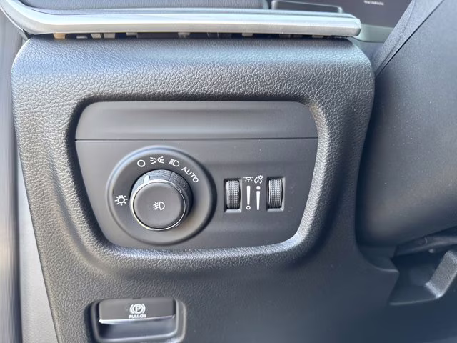 2025 Silver Zynith Jeep Grand Cherokee L Limited RWD SUV