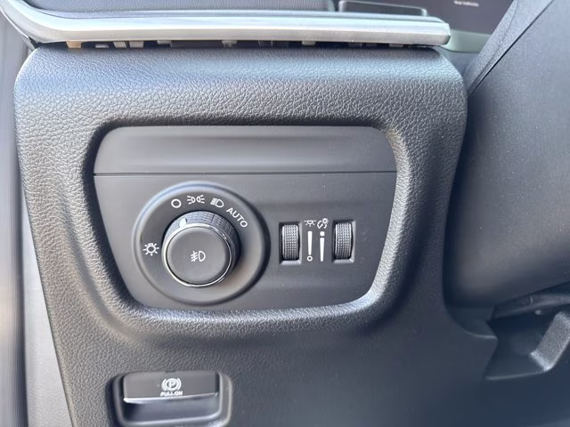 2025 Silver Zynith Jeep Grand Cherokee L Limited RWD SUV