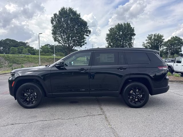 2026 Diamond Black Crystal Pearlcoat Jeep Grand Cherokee L Laredo Altitude RWD SUV