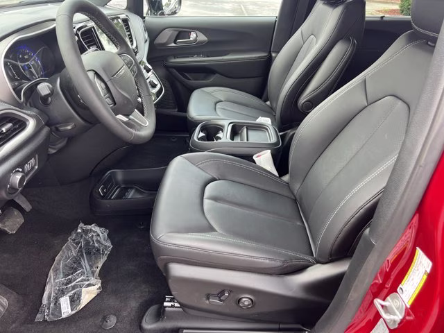 2027 Red Hot Pearlcoat Chrysler Pacifica Select FWD Van