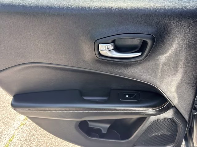 2018 Billet Silver Metallic Clearcoat Jeep Compass Latitude 4X4 SUV