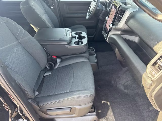 2026 Diamond Black Crystal Pearlcoat Ram 2500 Black Express 4X4 Truck