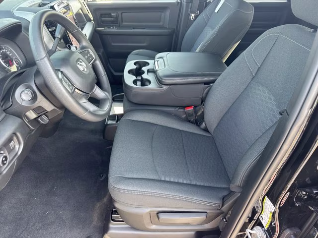 2026 Diamond Black Crystal Pearlcoat Ram 2500 Black Express 4X4 Truck