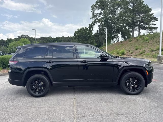 2026 Diamond Black Crystal Pearlcoat Jeep Grand Cherokee L Laredo Altitude RWD SUV