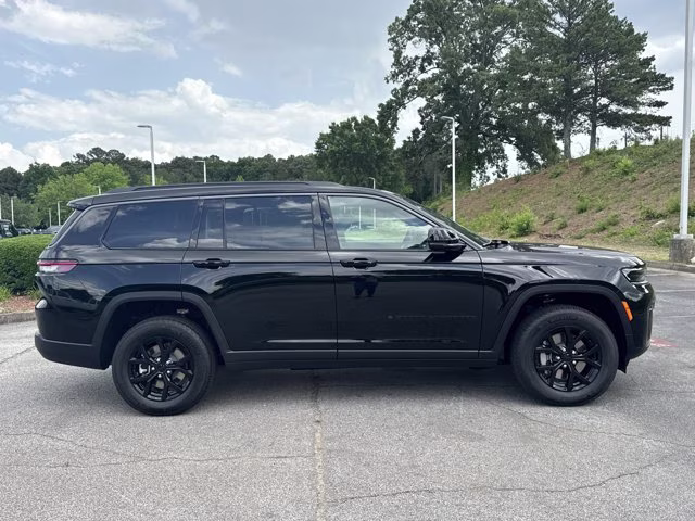 2026 Diamond Black Crystal Pearlcoat Jeep Grand Cherokee L Laredo Altitude RWD SUV