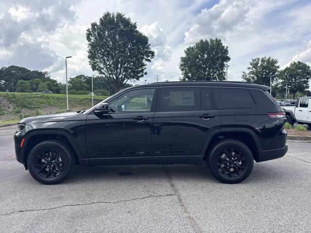 2026 Diamond Black Crystal Pearlcoat Jeep Grand Cherokee L Laredo Altitude RWD SUV