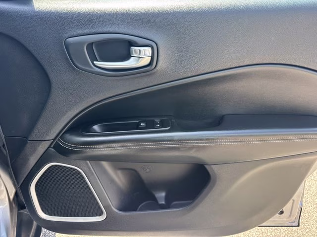 2018 Billet Silver Metallic Clearcoat Jeep Compass Latitude 4X4 SUV