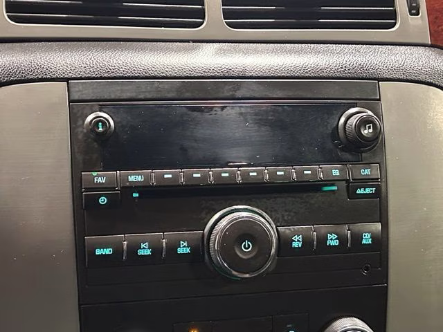 2014 Quicksilver Metallic GMC Yukon XL SLE 1500 4X4 SUV