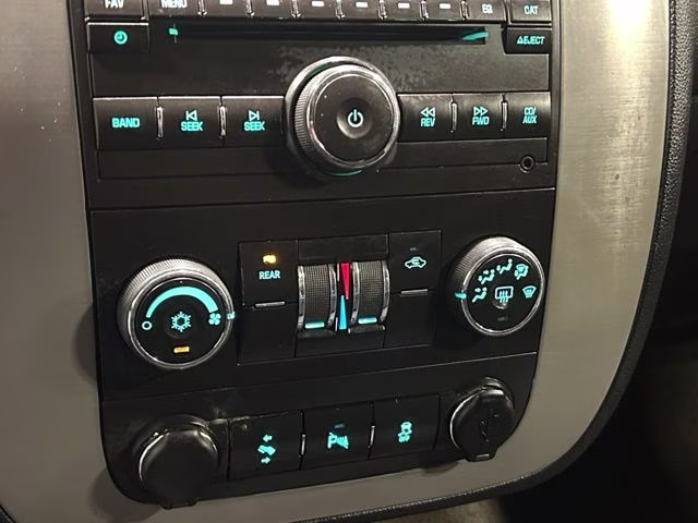 2014 Quicksilver Metallic GMC Yukon XL SLE 1500 4X4 SUV