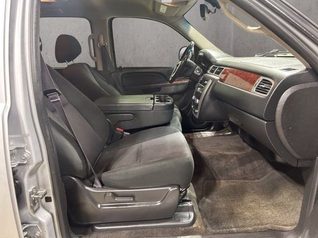 2014 Quicksilver Metallic GMC Yukon XL SLE 1500 4X4 SUV