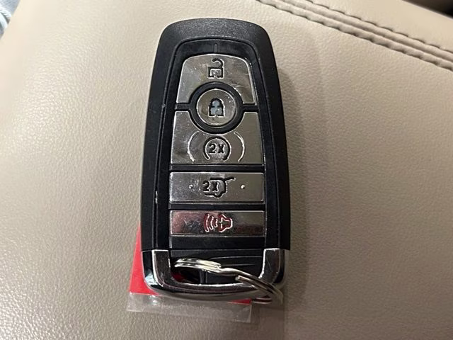 2021 Pristine White Lincoln Corsair Standard AWD SUV