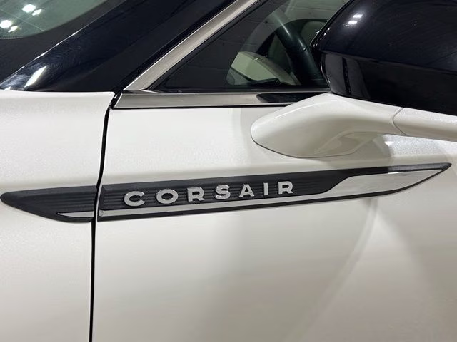 2021 Pristine White Lincoln Corsair Standard AWD SUV