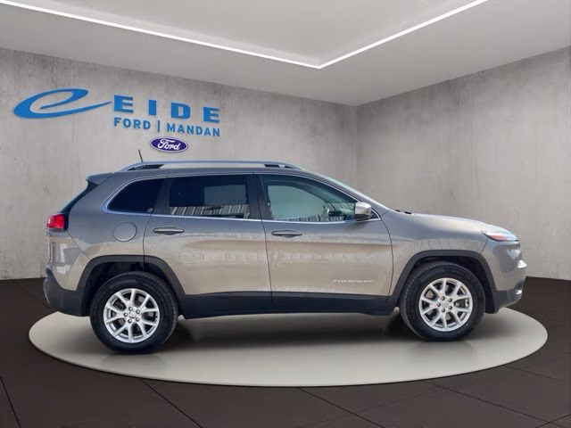 2016 Light Brownstone Pearlcoat Jeep Cherokee Latitude 4X4 SUV