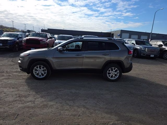 2016 Light Brownstone Pearlcoat Jeep Cherokee Latitude 4X4 SUV