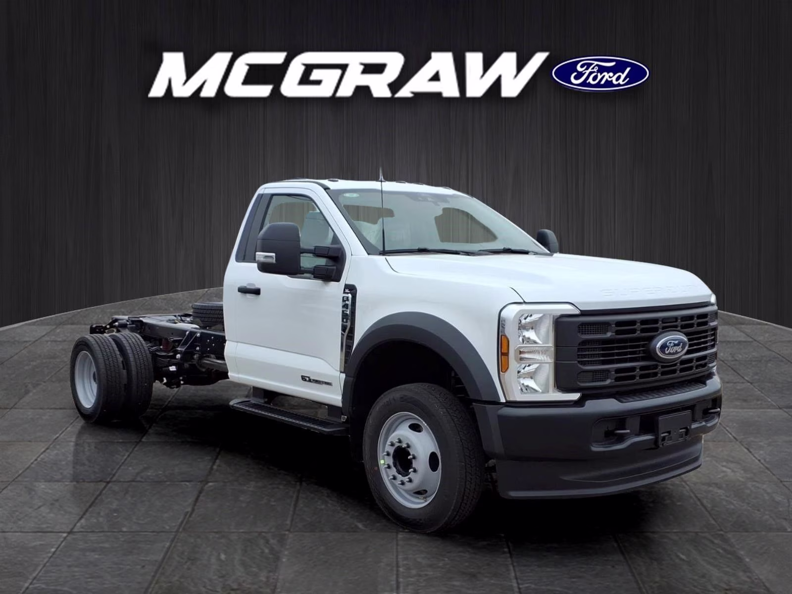2026 Oxford White Ford Super Duty F-450 DRW XL RWD Chassis