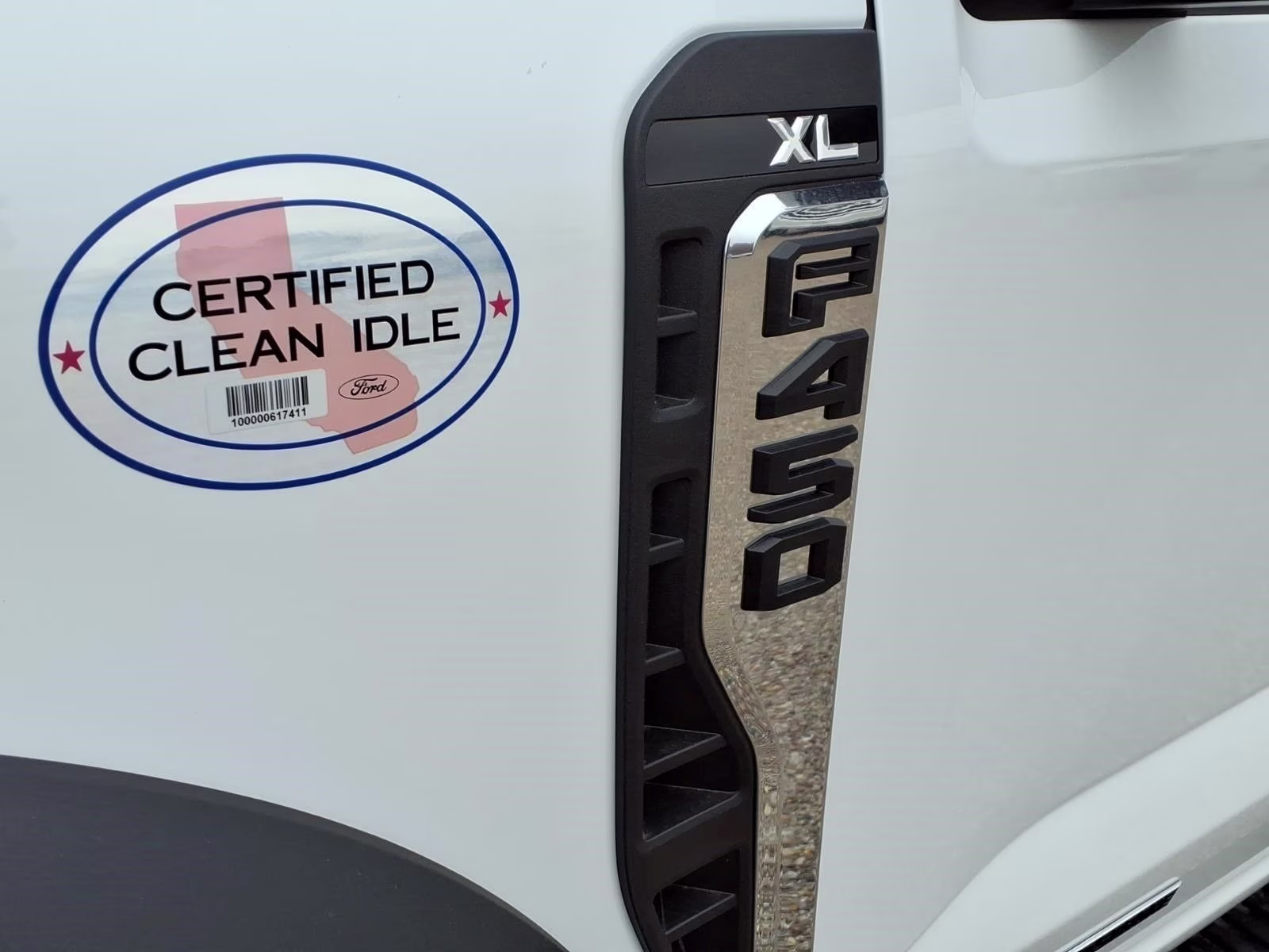 2026 Oxford White Ford Super Duty F-450 DRW XL RWD Chassis