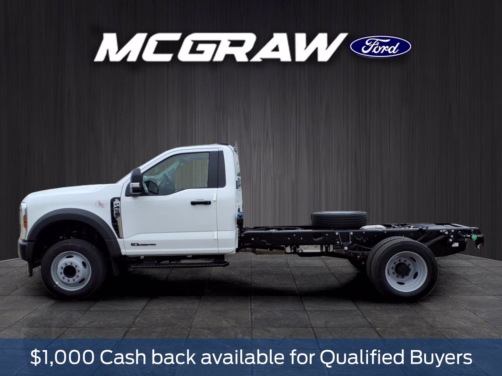 2026 Oxford White Ford Super Duty F-450 DRW XL RWD Chassis