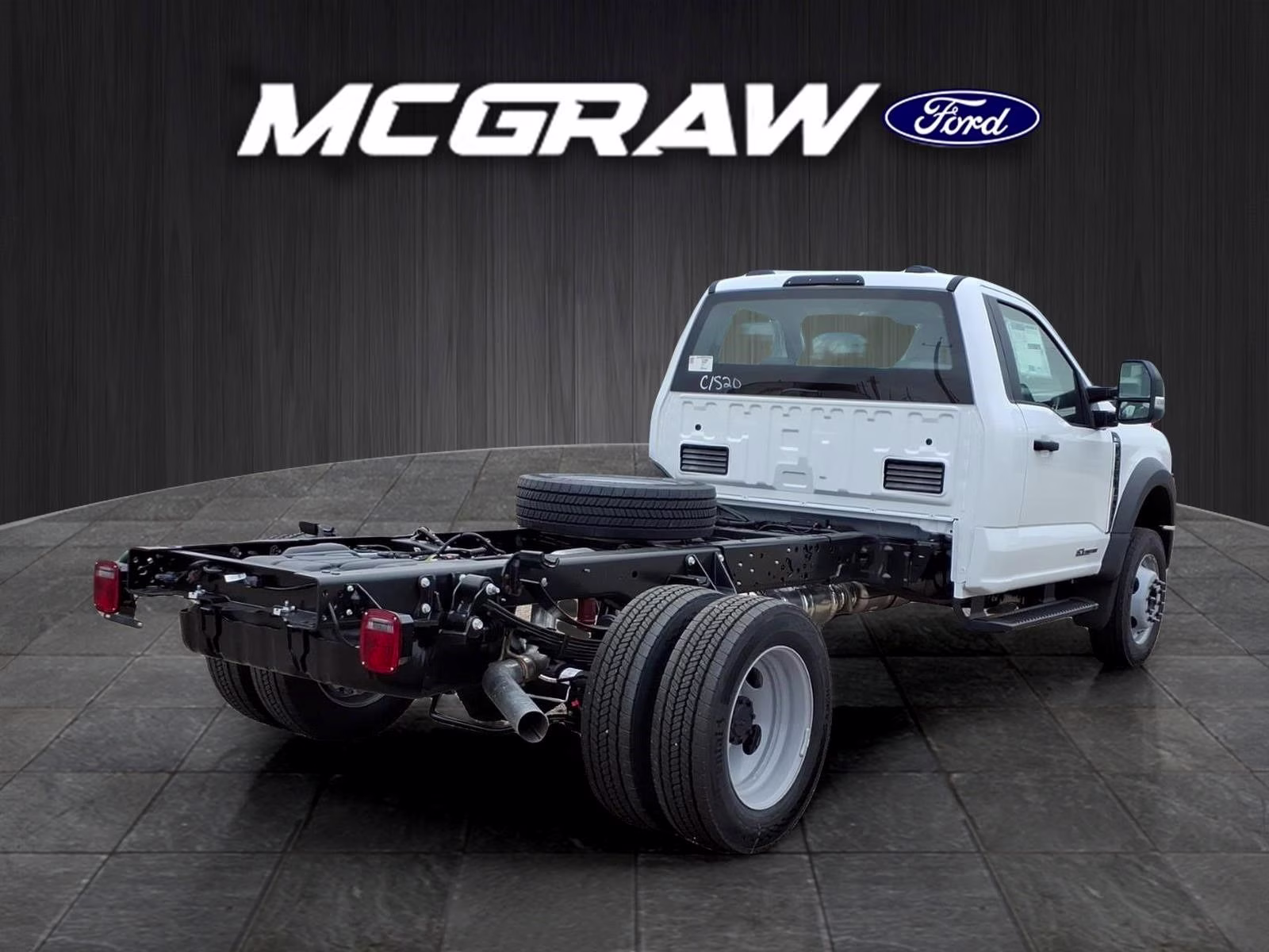 2026 Oxford White Ford Super Duty F-450 DRW XL RWD Chassis