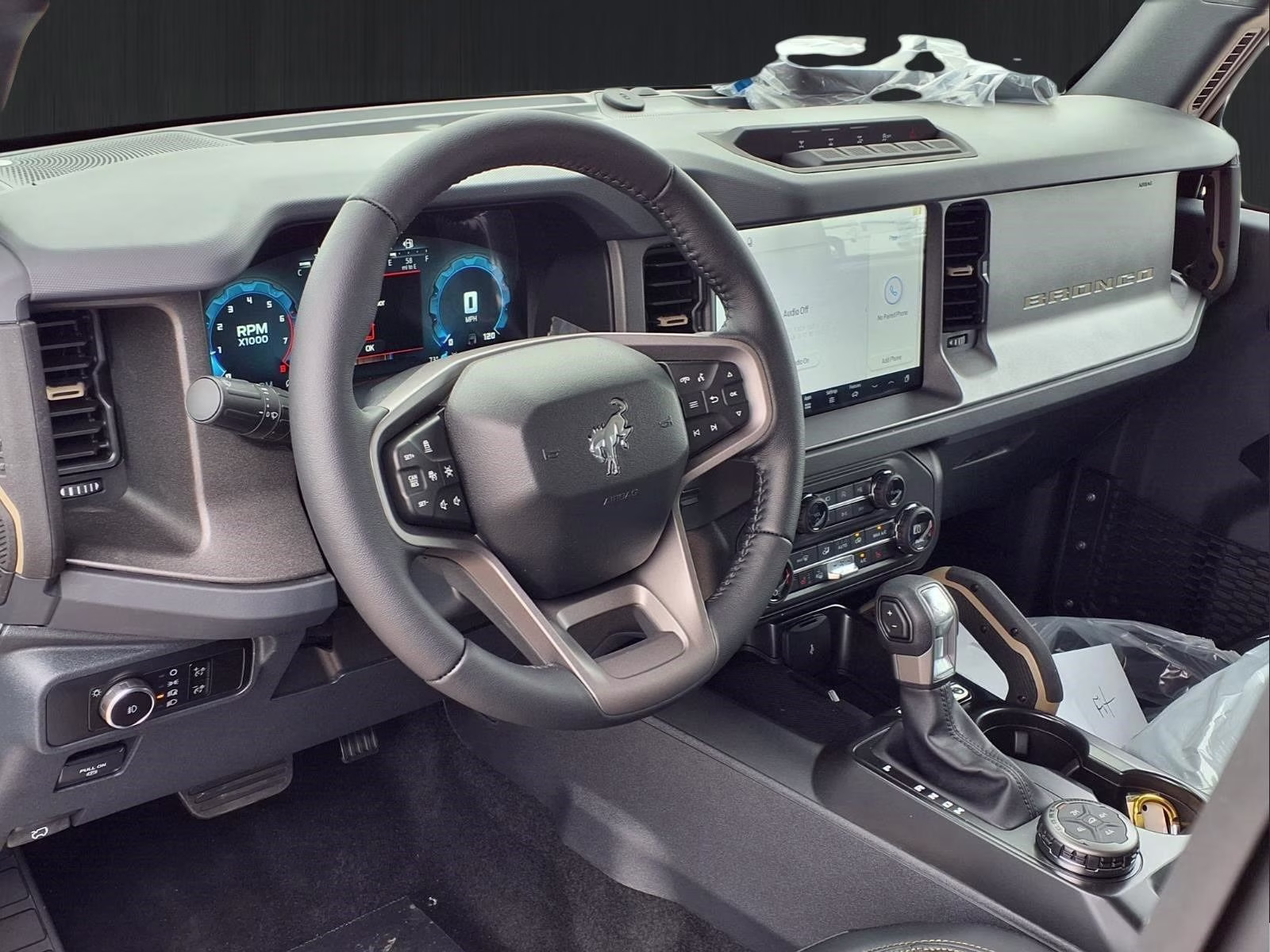 2026 Oxford White Ford Bronco Badlands 4X4 SUV