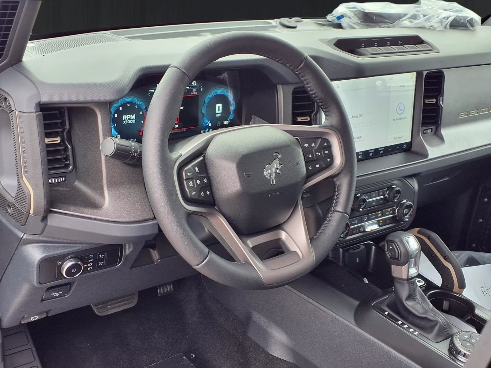 2026 Oxford White Ford Bronco Badlands 4X4 SUV