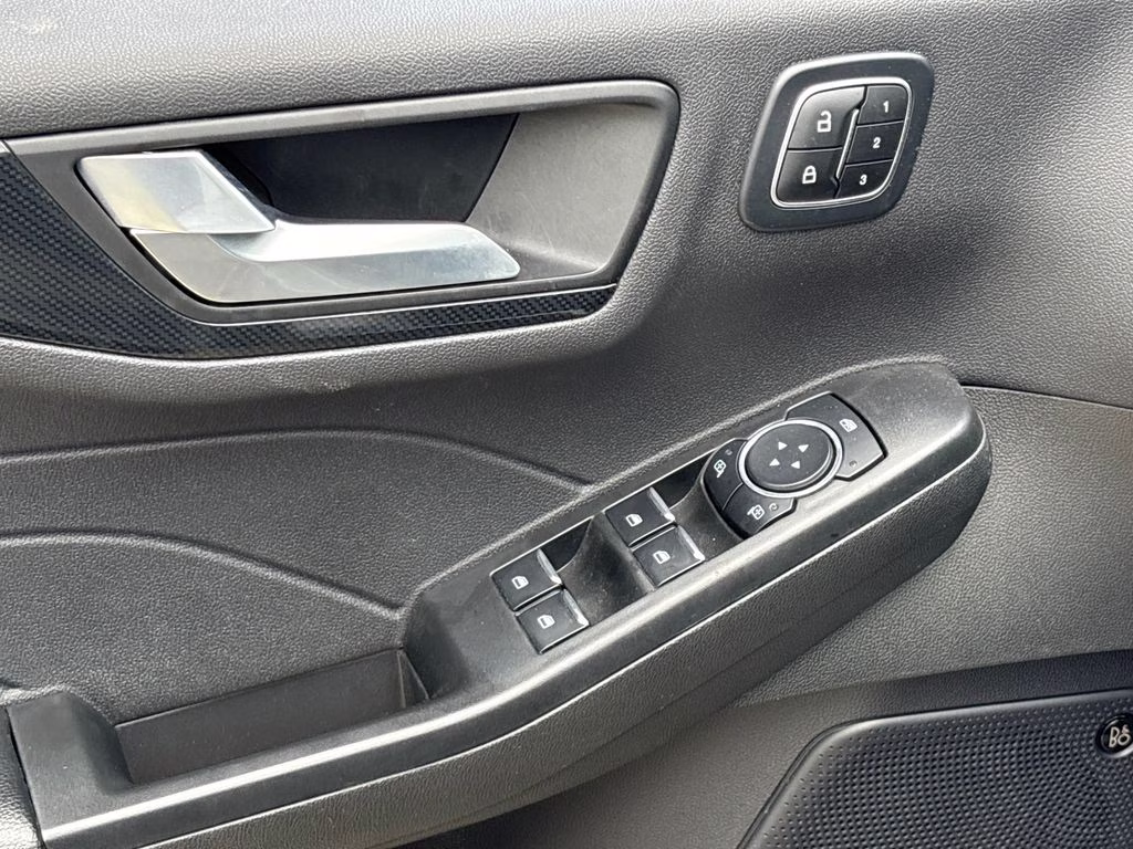2023 Iconic Silver Metallic Ford Escape ST-Line Select AWD SUV