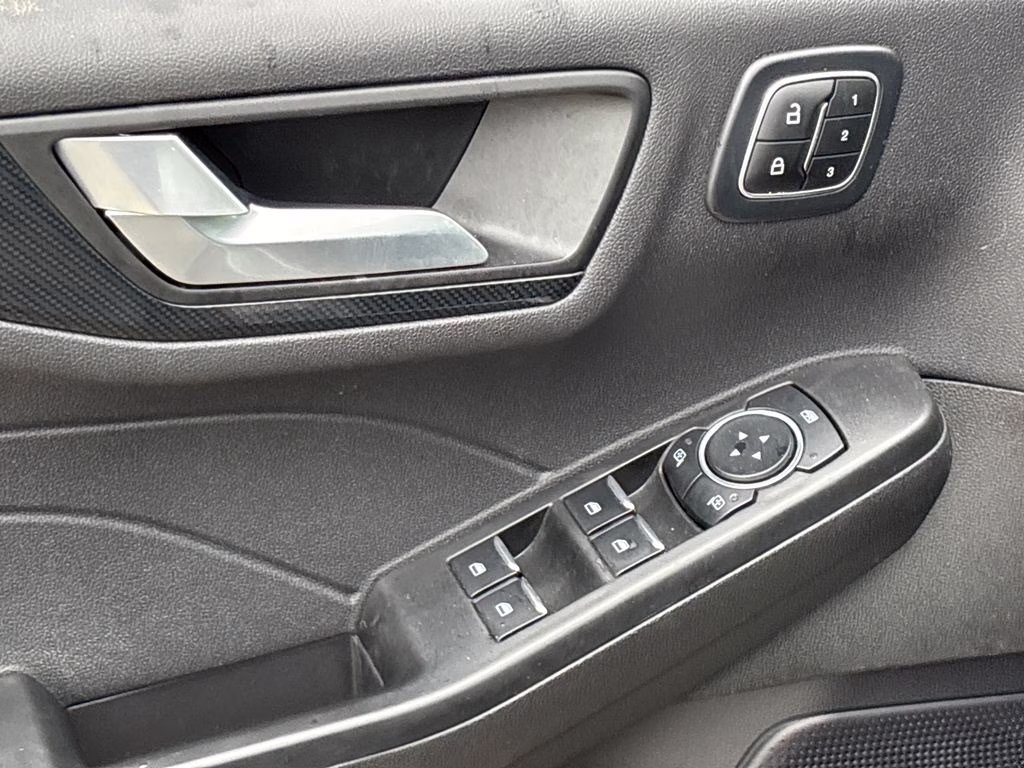 2023 Iconic Silver Metallic Ford Escape ST-Line Select AWD SUV