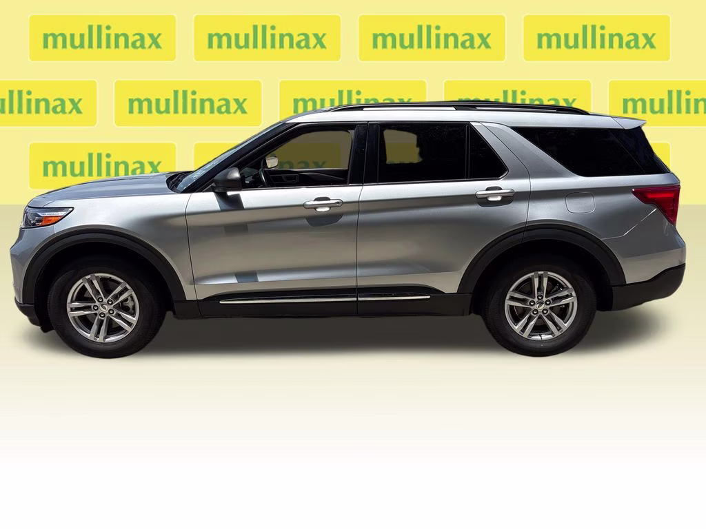 2023 Iconic Silver Metallic Ford Explorer XLT RWD SUV