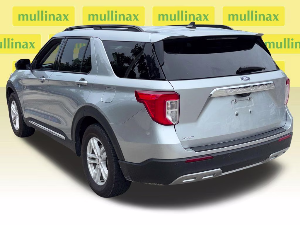 2023 Iconic Silver Metallic Ford Explorer XLT RWD SUV
