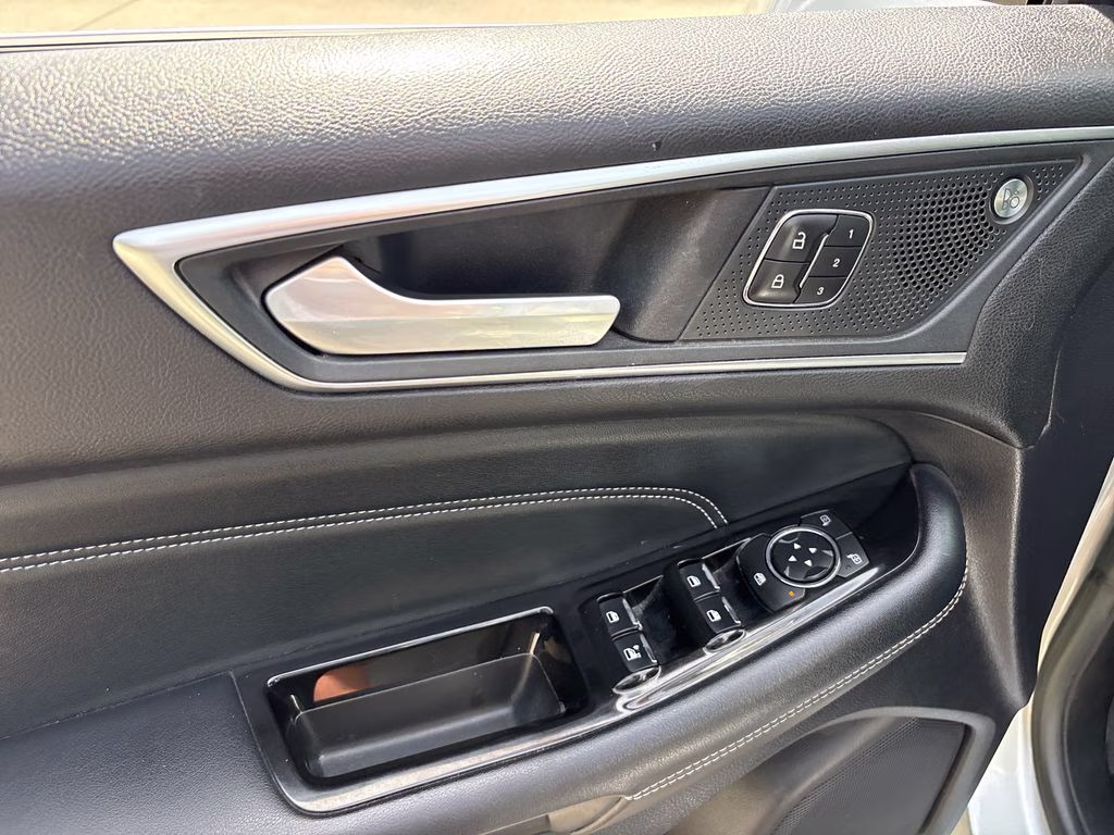 2020 Iconic Silver Metallic Ford Edge Titanium FWD SUV