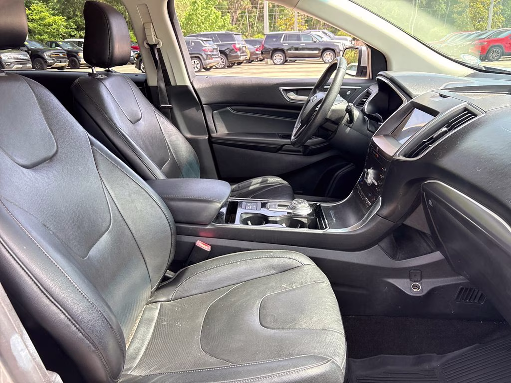 2020 Iconic Silver Metallic Ford Edge Titanium FWD SUV