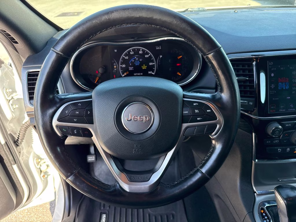 2020 Bright White Clearcoat Jeep Grand Cherokee Altitude RWD SUV