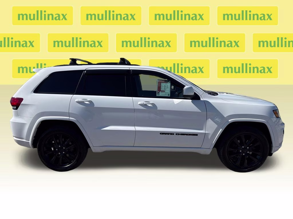 2020 Bright White Clearcoat Jeep Grand Cherokee Altitude RWD SUV