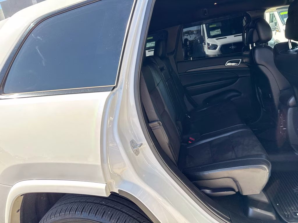 2020 Bright White Clearcoat Jeep Grand Cherokee Altitude RWD SUV