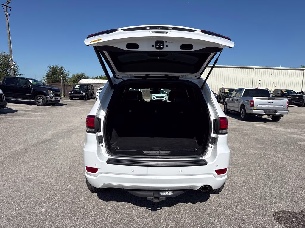 2020 Bright White Clearcoat Jeep Grand Cherokee Altitude RWD SUV