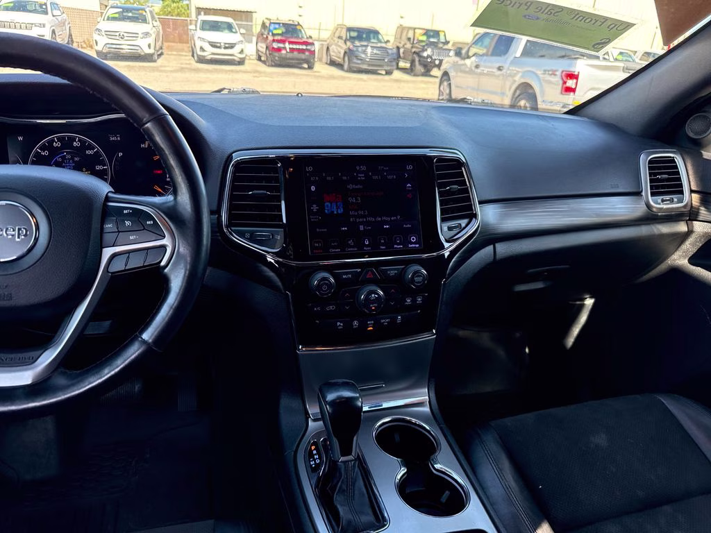 2020 Bright White Clearcoat Jeep Grand Cherokee Altitude RWD SUV