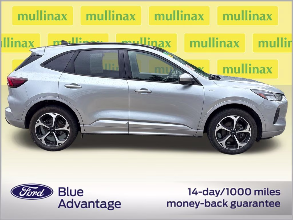 2023 Iconic Silver Metallic Ford Escape ST-Line Select AWD SUV