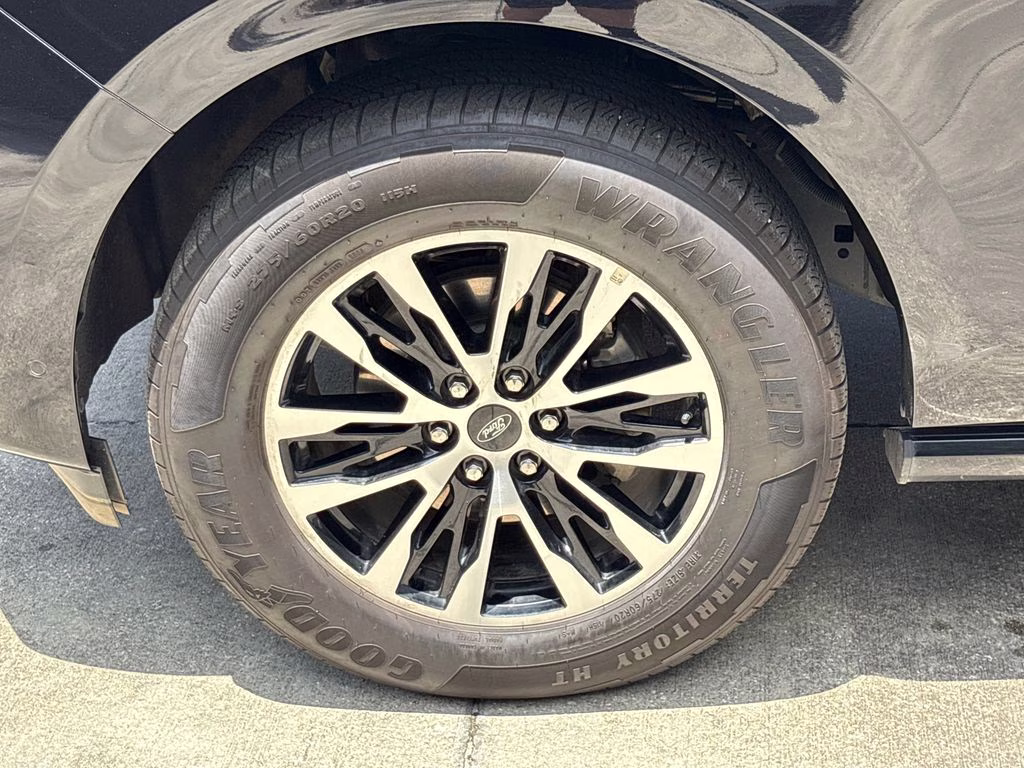 2025 Agate Black Metallic Ford Expedition Platinum 4X4 SUV