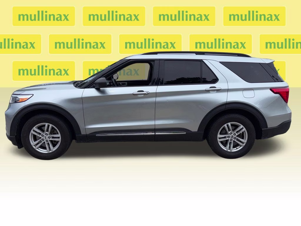 2023 Iconic Silver Metallic Ford Explorer XLT RWD SUV