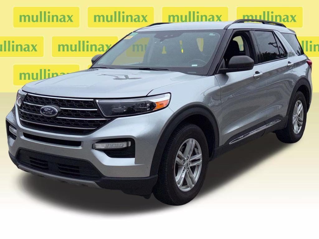 2023 Iconic Silver Metallic Ford Explorer XLT RWD SUV