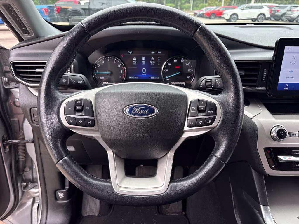 2023 Iconic Silver Metallic Ford Explorer XLT RWD SUV