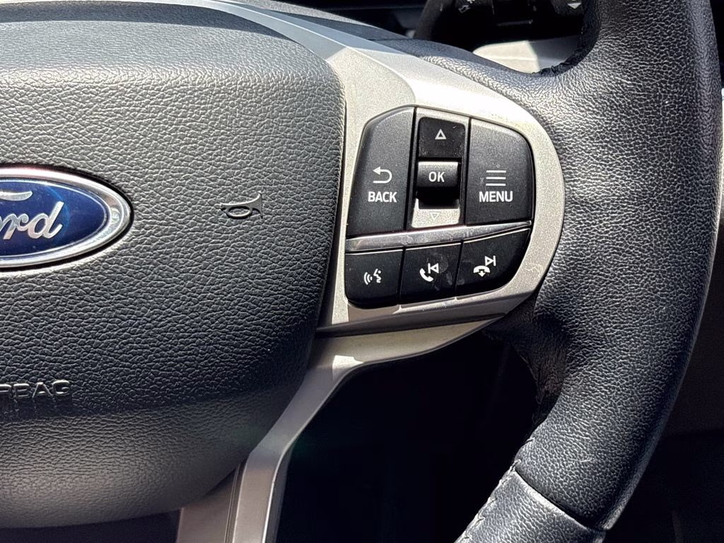2023 Iconic Silver Metallic Ford Explorer XLT RWD SUV