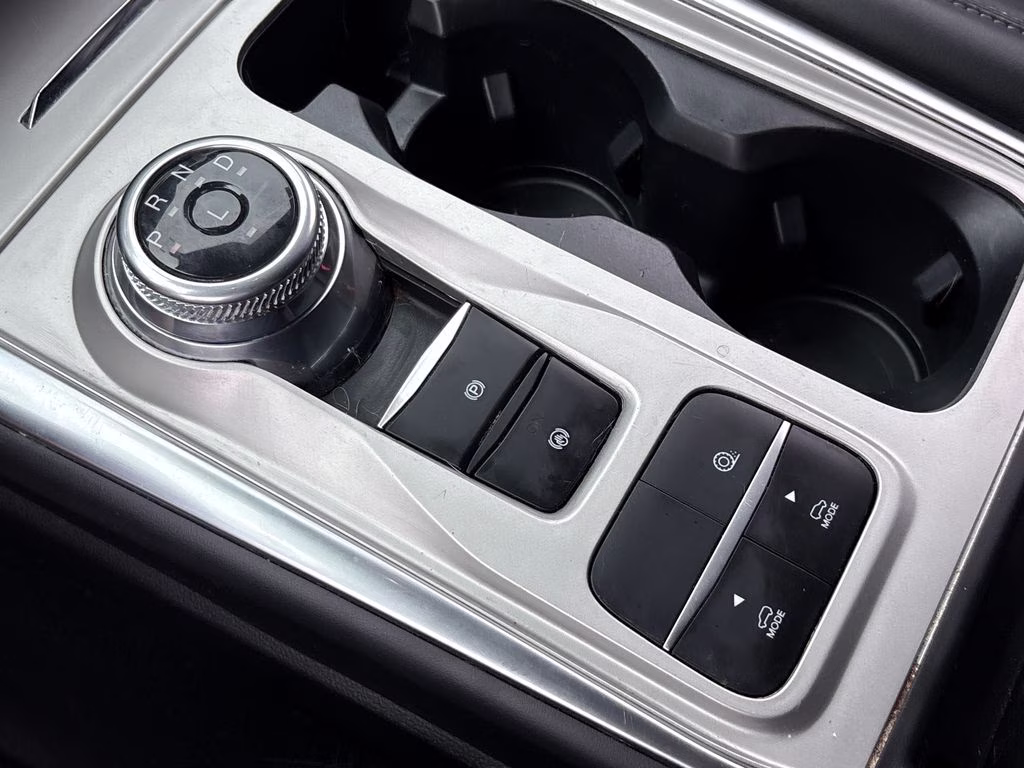 2023 Iconic Silver Metallic Ford Explorer XLT RWD SUV